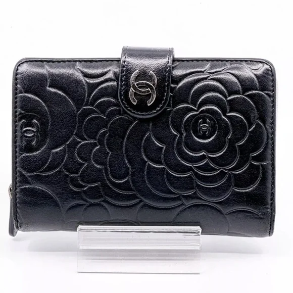 Chanel Camellia Compact Black Bi-fold wallet - Picture 3 of 11